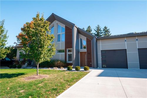 92 Elgin St, Embro, ON, N0J1J0 | Card Image