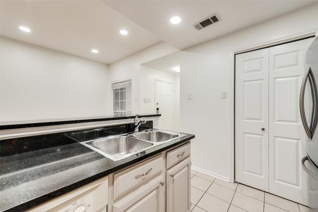 APT-8102 - 12660 Hillcrest Rd, Condo with 2 bedrooms, 1 bathrooms and null parking in Dallas TX | Image 9