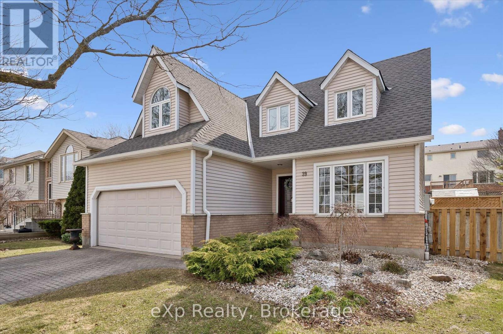 Residential in Guelph (Dovercliffe Park/Old University) 3