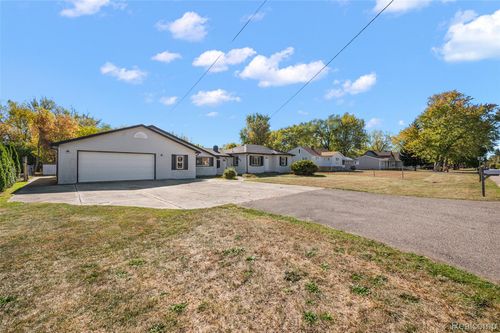 2950 Iowa Dr, Troy, MI, 48083-4472 | Card Image