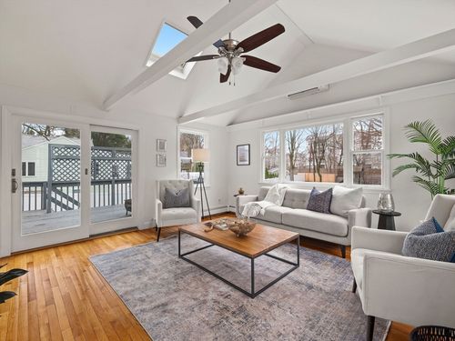 84 Curtis St, Reading, MA, 01867-3905 | Card Image