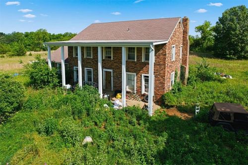 20505 Tonganoxie Rd, Tonganoxie, KS, 66086-4262 | Card Image