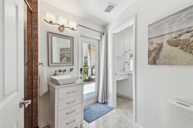 Pool bath, laundry entranceway | Image 35