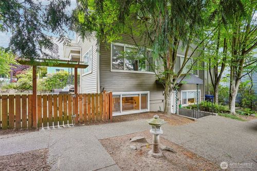 1-3624 Whitman Ave N, Seattle, WA, 98103-2717 | Card Image