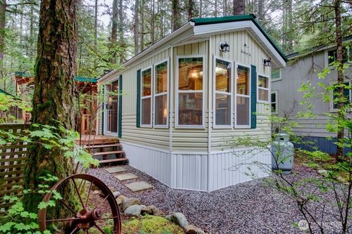 300 Schinn Canyon Cir, Deming, WA, 98244 | Card Image