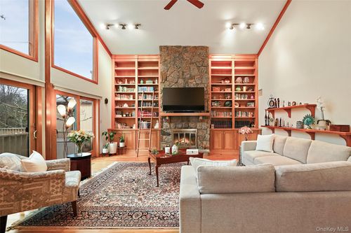 8 Talcott Rd, Rye Brook, NY, 10573-1421 | Card Image