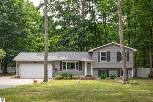 18663 Cedar Run Rd, Traverse City, MI, 49684-9669 | Card Image