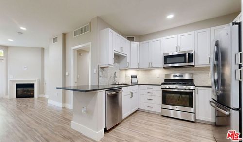 3-118-6260 W 3rd Street, Los Angeles, CA, 90036 | Card Image