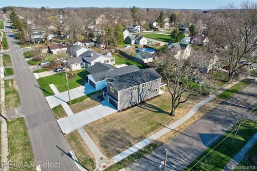408 3rd St, Fenton, MI, 48430-1932 | Card Image