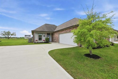 152 Claiborne Ave, Thibodaux, LA, 70301-6351 | Card Image