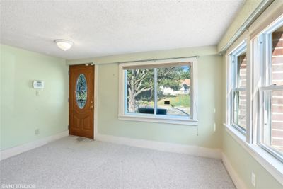 1720 Northwest Drive, Home with 2 bedrooms, 1 bathrooms and null parking in Des Moines IA | Image 2