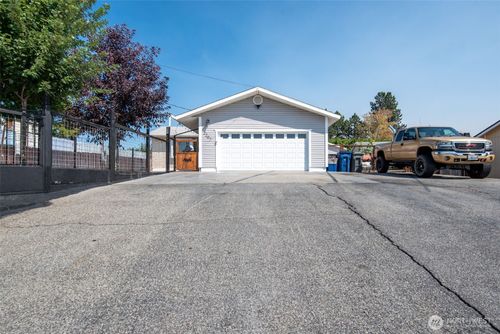 2207 Grant Rd, East Wenatchee, WA, 98802-5131 | Card Image