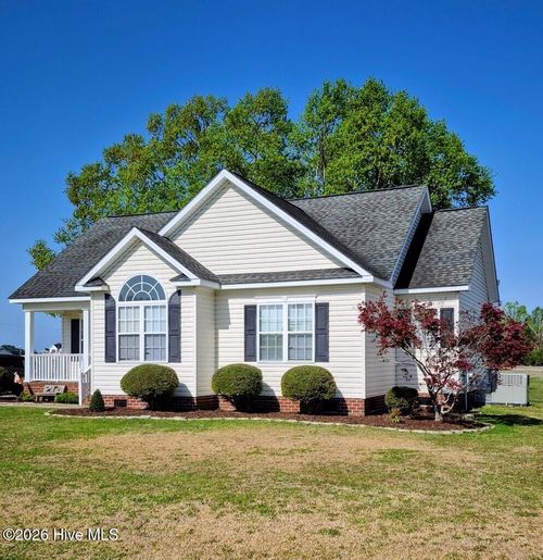 105 Willowbrook Dr, Pikeville, NC, 27863-9540 | Card Image