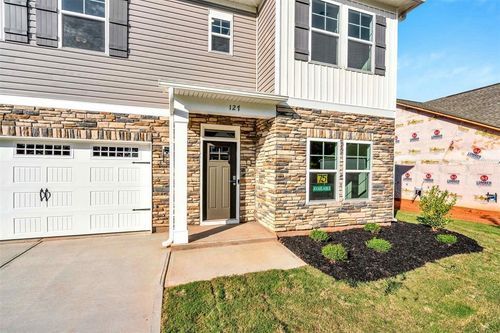 127 Hunter Ridge Dr, Boiling Springs, SC, 29316-8354 | Card Image