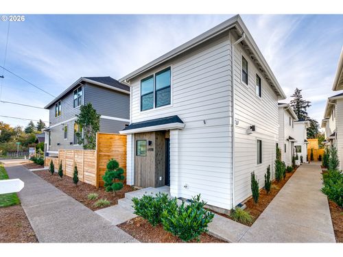 b-6491 Se Ramona St, Portland, OR, 97206-5977 | Card Image