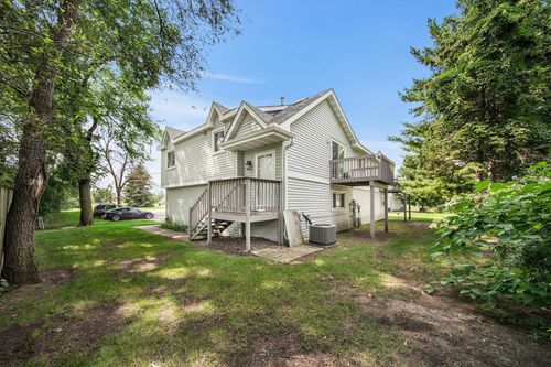 885 70th Ave N, Brooklyn Center, MN, 55430-1251 | Card Image