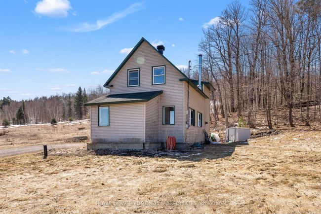 887 Flat Rd, House other with 3 bedrooms, 2 bathrooms and 10 parking in Dacre ON | Image 4