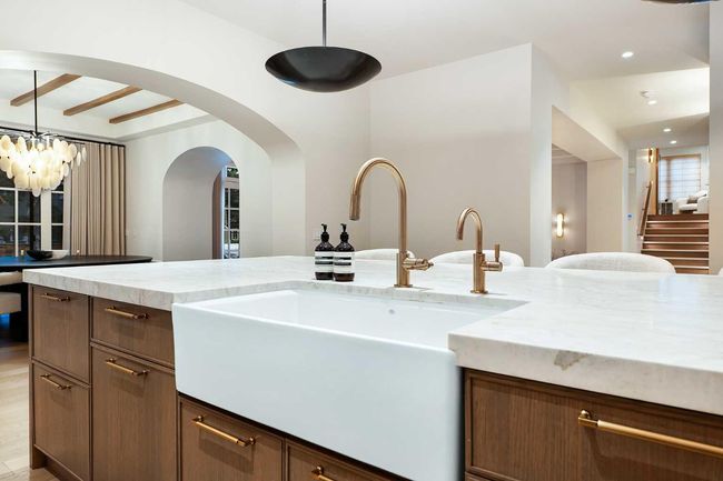 6918 Legare Dr Sw, House other with 4 bedrooms, 7 bathrooms and 3 parking in Calgary AB | Image 7