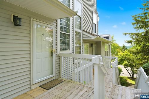 4 Squire Ct, Englewood, NJ, 07631-5065 | Card Image