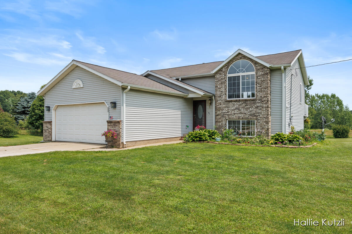 Mcphail Ave, Cedar Springs, MI 49319