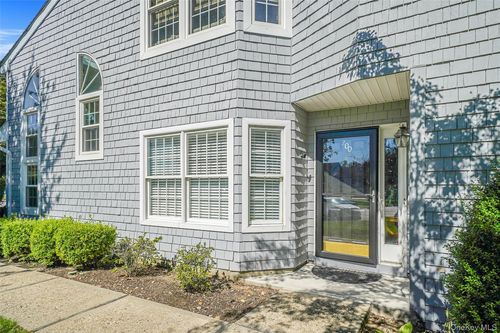 200 Lakebridge Dr N, Kings Park, NY, 11754-3957 | Card Image