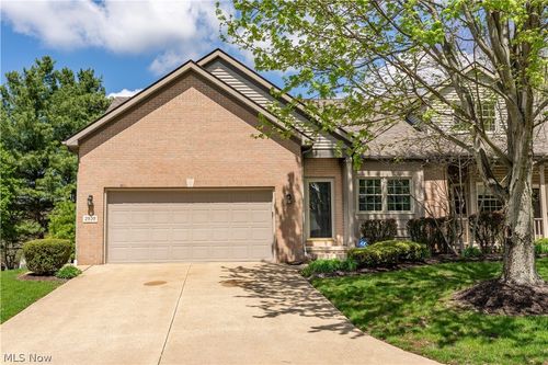 2939 Halwyck Cir Nw, North Canton, OH, 44720-8260 | Card Image