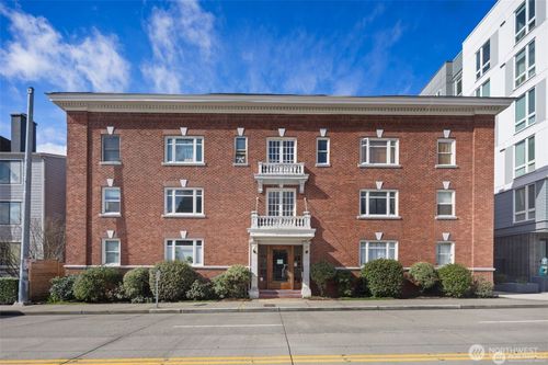 16-4725 15th Ave Ne, Seattle, WA, 98105-4421 | Card Image