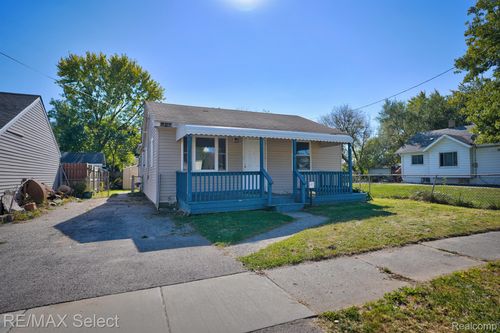 2064 Parkwood Ave, Burton, MI, 48529-1764 | Card Image