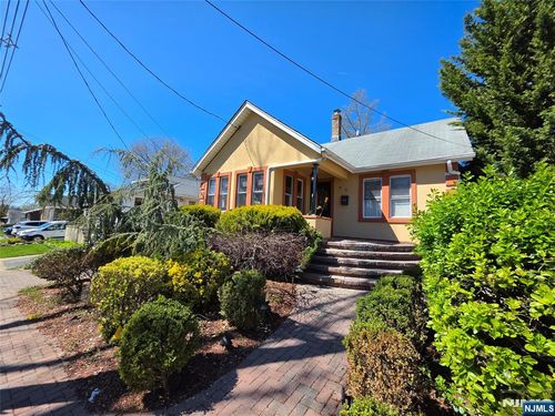 75 Levitt Ave, Bergenfield, NJ, 07621-1906 | Card Image