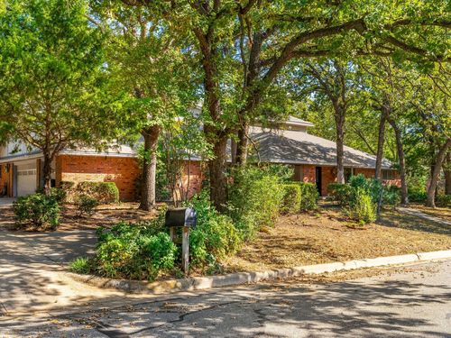 1004 Overhill Dr, Bedford, TX, 76022-7207 | Card Image