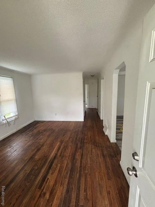 11676 Grandmont Ave, Detroit, MI, 48227-1163 | Card Image