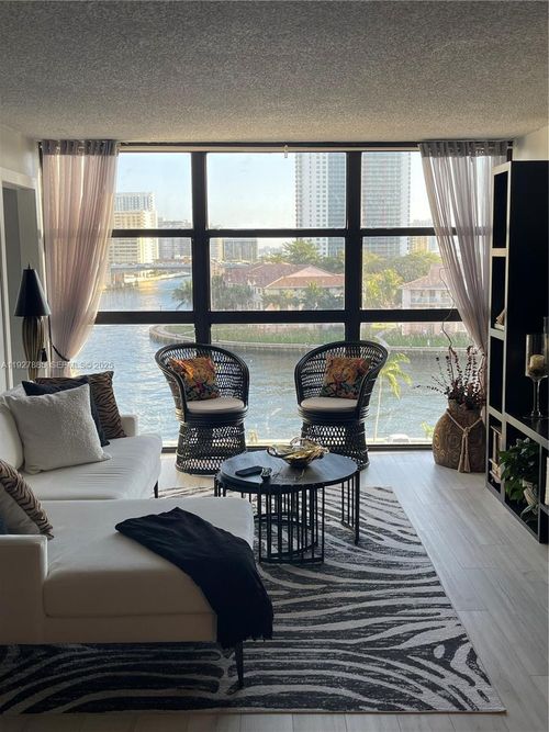 apt-622-200 Leslie Dr, Hallandale Beach, FL, 33009-7316 | Card Image