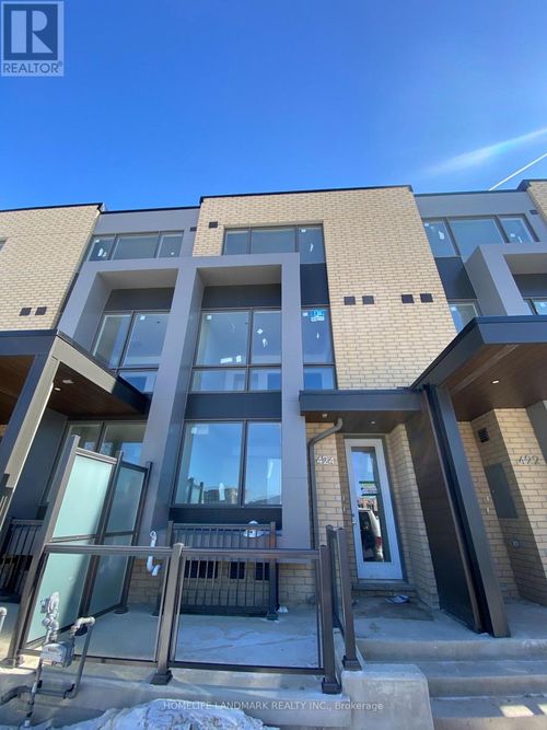 424 Lawrence Heights Way, Toronto (Englemount-Lawrence), ON, M6A2M3 | Card Image