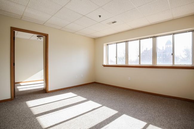 One unit living room | Image 10
