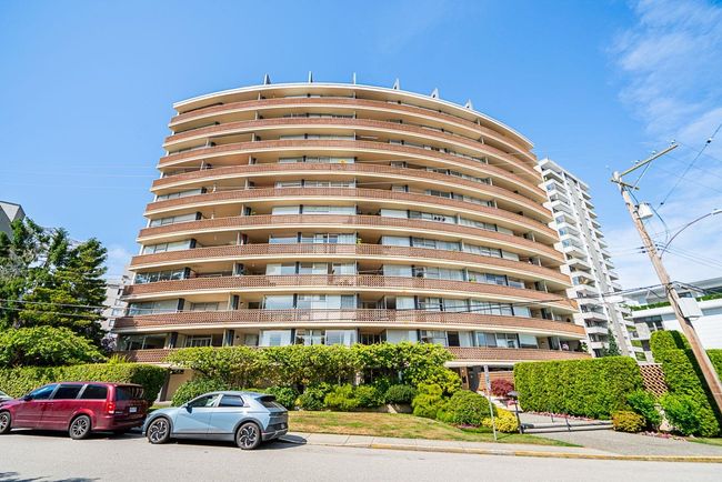 1005 - 2135 Argyle Avenue, Condo with 2 bedrooms, 2 bathrooms and 1 parking in West Vancouver BC | Image 2