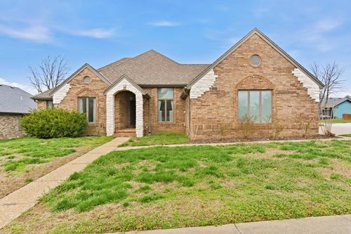 2195 E Richmond St, Springfield, MO, 65804-7579 | Card Image