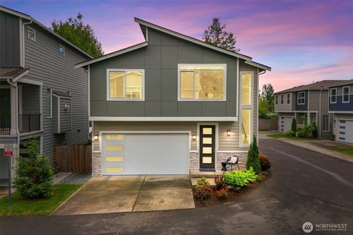 a-16539 8th Ave Ne, Shoreline, WA, 98155-5011 | Card Image