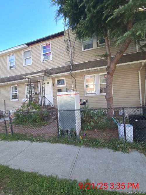 12512 Nepton St, Springfield Gardens, NY, 11413-1441 | Card Image