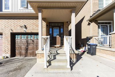 86 Crumlin Cres, House attached with 3 bedrooms, 4 bathrooms and 4 parking in Brampton ON | Image 2