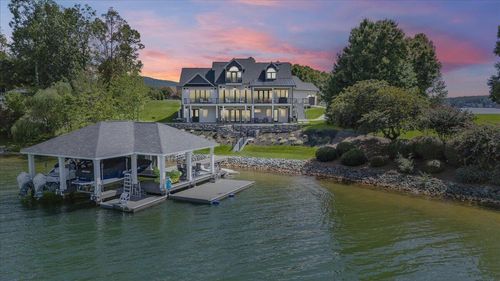 176 Three Point Isle Dr, Penhook, VA, 24137-2109 | Card Image