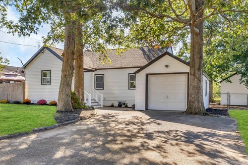 46 N Ocean Ave, Islip, NY, 11751-3404 | Card Image