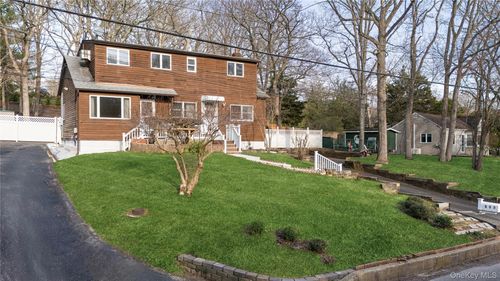 653 Meadow Rd, Smithtown, NY, 11787-1616 | Card Image
