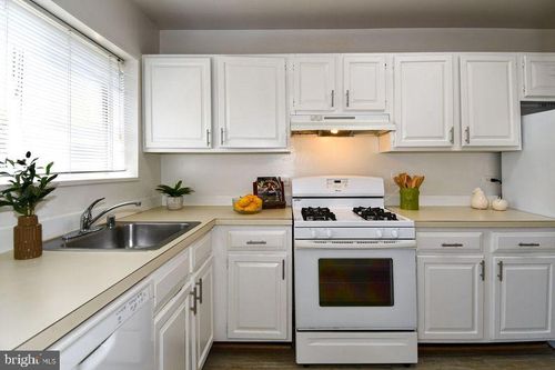 apt-204-10637 Montrose Ave, BETHESDA, MD, 20814-4223 | Card Image
