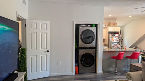 56 Mcintosh Ln, Bedford, NH, 03110-4418 | Card Image