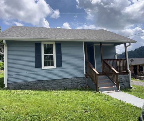 218 Ward Ave E, Carthage, TN, 37030-1440 | Card Image