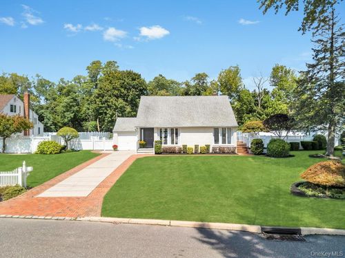 409 Capri Rd, West Islip, NY, 11795-2303 | Card Image