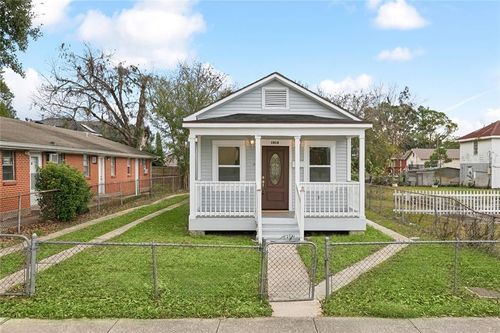 1614 Hancock St, Gretna, LA, 70053-3321 | Card Image