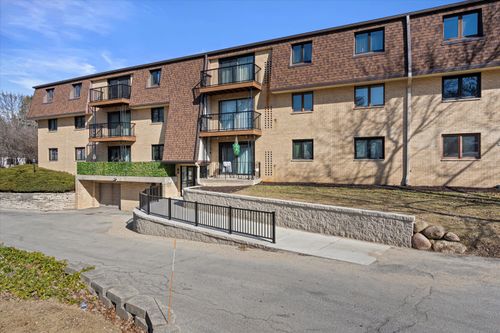 3239 S 58th St, Milwaukee, WI, 53219-4304 | Card Image