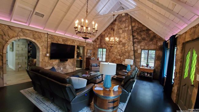 9810 Park Dr, House other with 2 bedrooms, 3 bathrooms and null parking in Helotes TX | Image 9