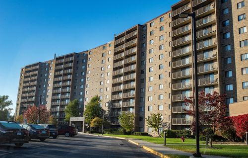 apt-513-6340 Americana Dr, Willowbrook, IL, 60527-2246 | Card Image